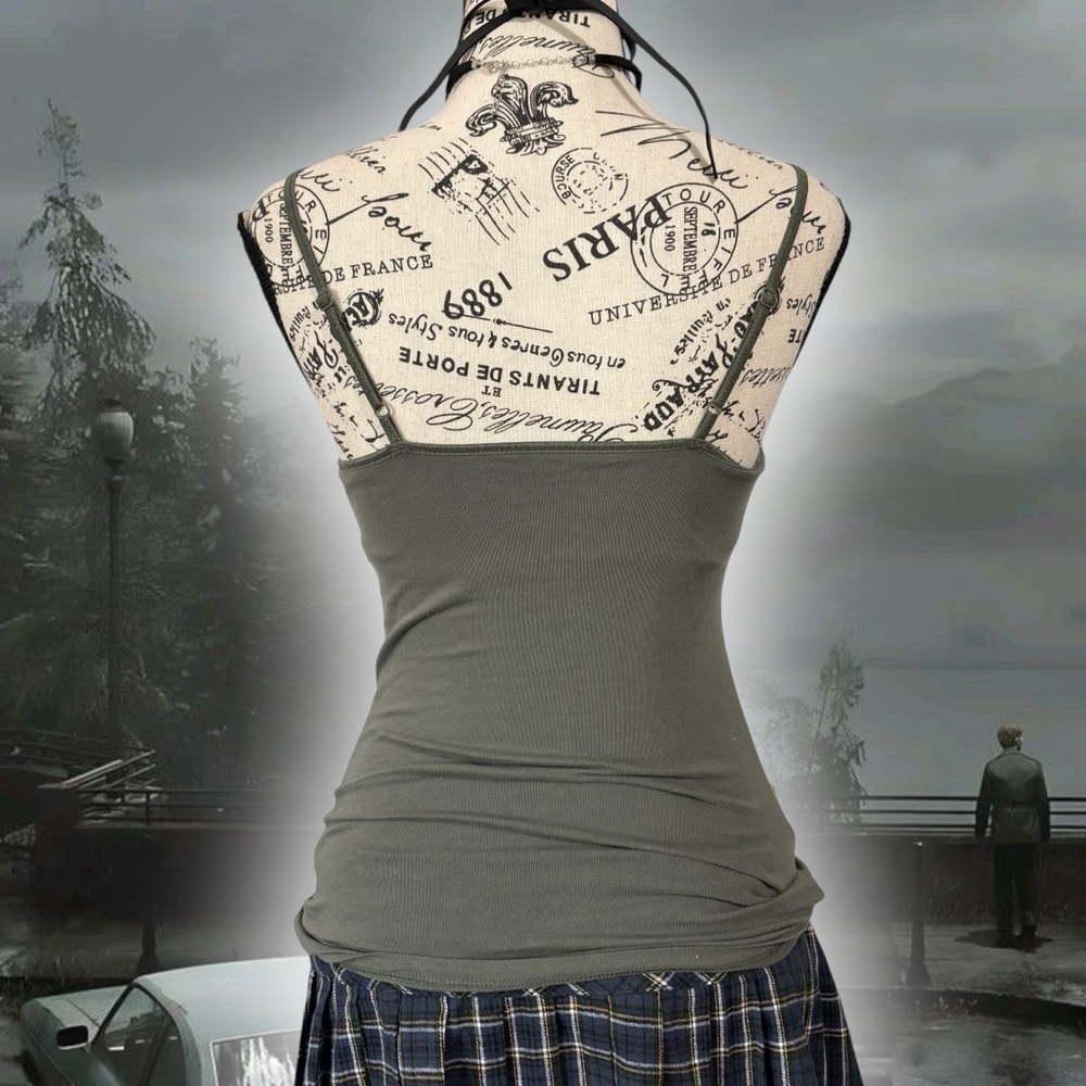 green basic tank top - Picture 3 of 4